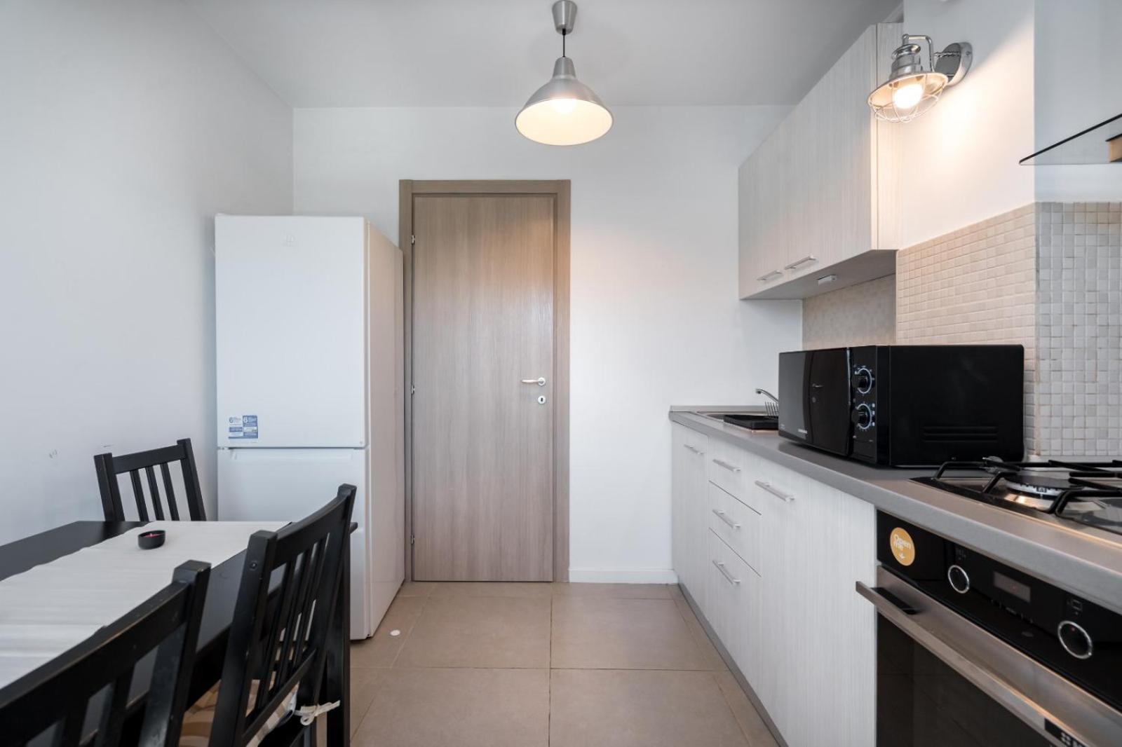 A Home Away - Politehnica Park Букурещ Екстериор снимка